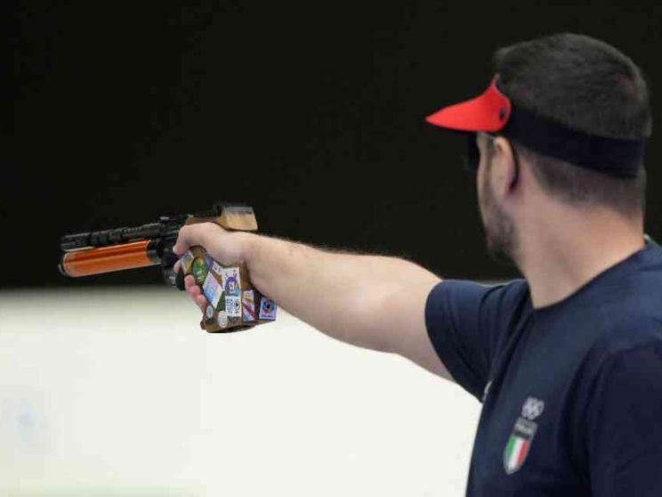 La domenica bestiale dei pistoleri e dei nuotatori