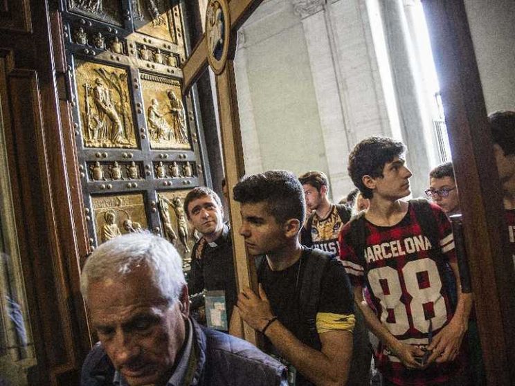 Porte Sante solo a San Pietro, nelle 3 basiliche papali e in un carcere