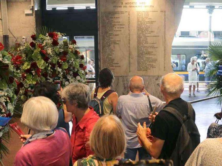 Zuppi alla Messa in memoria delle vittime: «Cercare la giustizia, sempre»