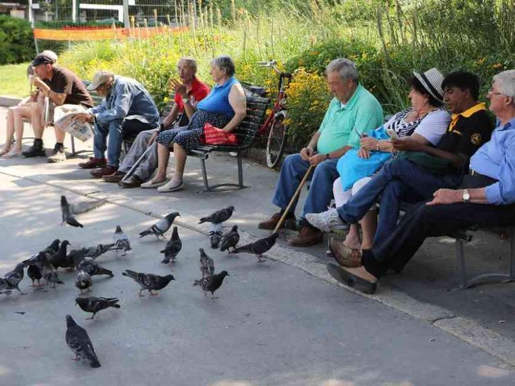 L'Italia che invecchia: la spesa per gli anziani oltre il 28% del Pil