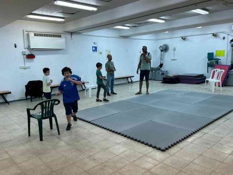 L'attesa dell'attacco dall'Iran: gli israeliani preparano i rifugi