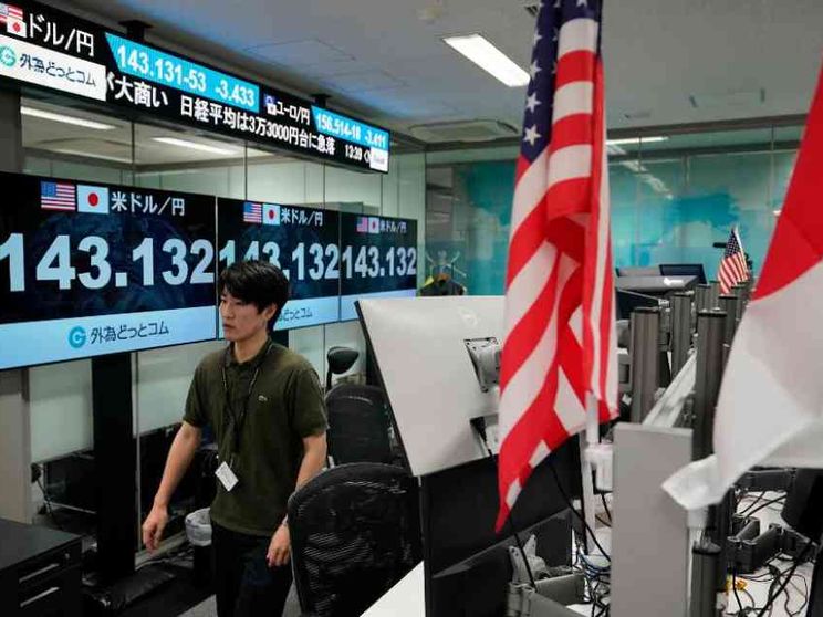 Borse in picchiata, pressing sulla Fed: scommessa su taglio dei tassi