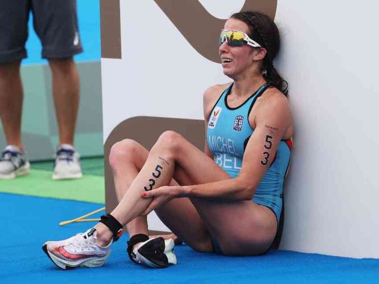 Atleta belga in ospedale: la Senna inquinata colpisce e divide