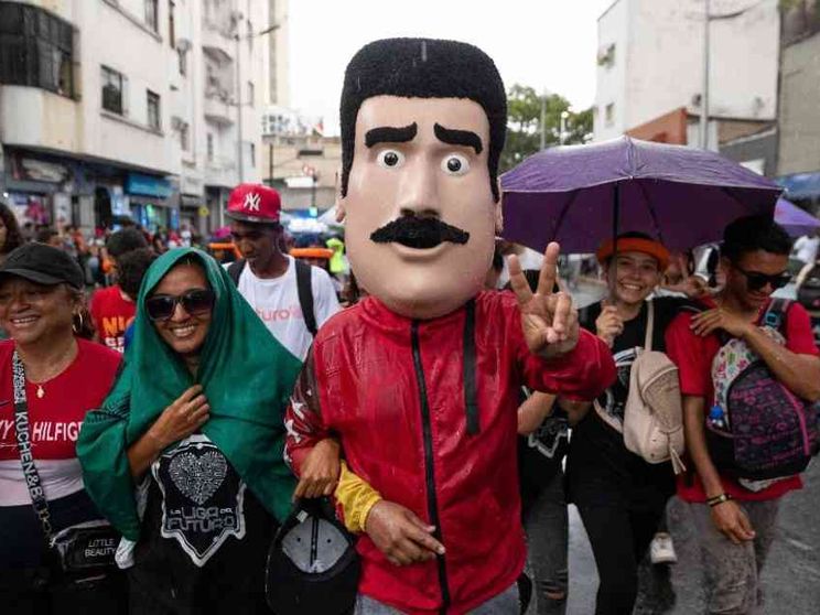 Maduro attacca anche WhatsApp: strumento «usato dai fascisti»