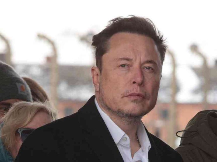 "Boicottano X": Musk fa causa agli inserzionisti pubblicitari
