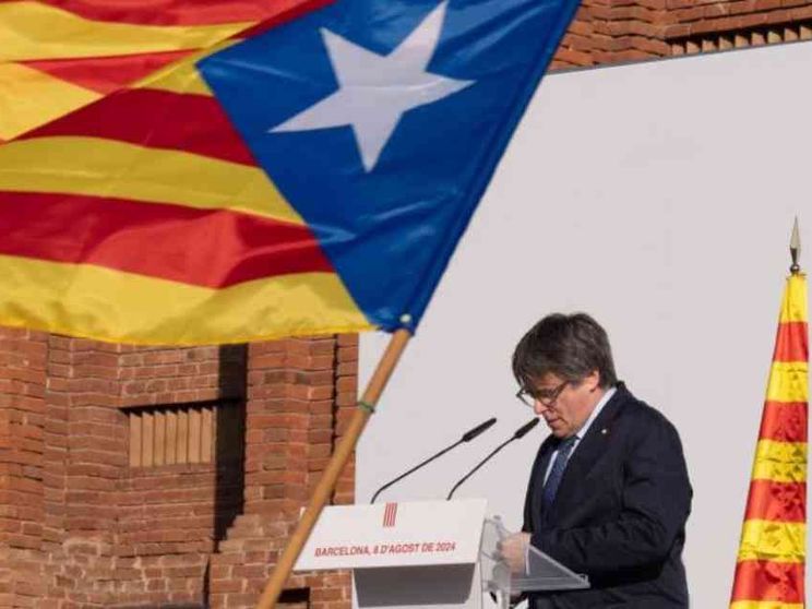 Tornata e fuga di Puigdemont. «Non è già più in Spagna»
