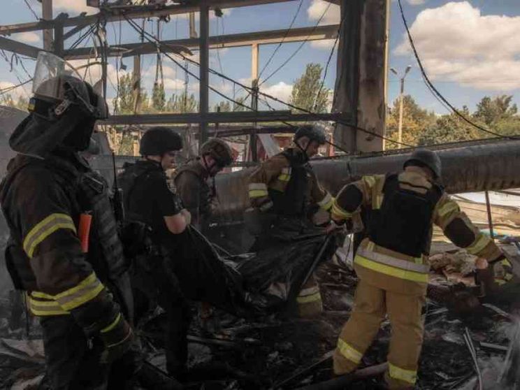 Per Mosca ora Kursk è un'emergenza. La vendetta: 14 morti in un supermercato