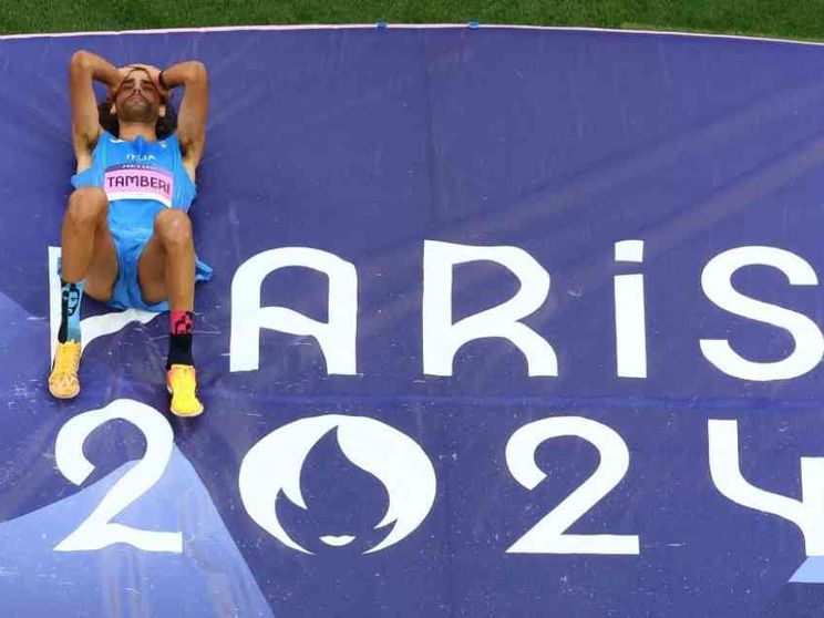 Lacrime e applausi per Gimbo Tamberi. E Parigi si alza in piedi