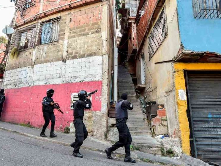 A Caracas le baraccopoli sono in rivolta contro il presidente Maduro