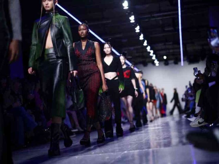 Fibre naturali e impegno sociale: la moda vira sulla sostenibilità