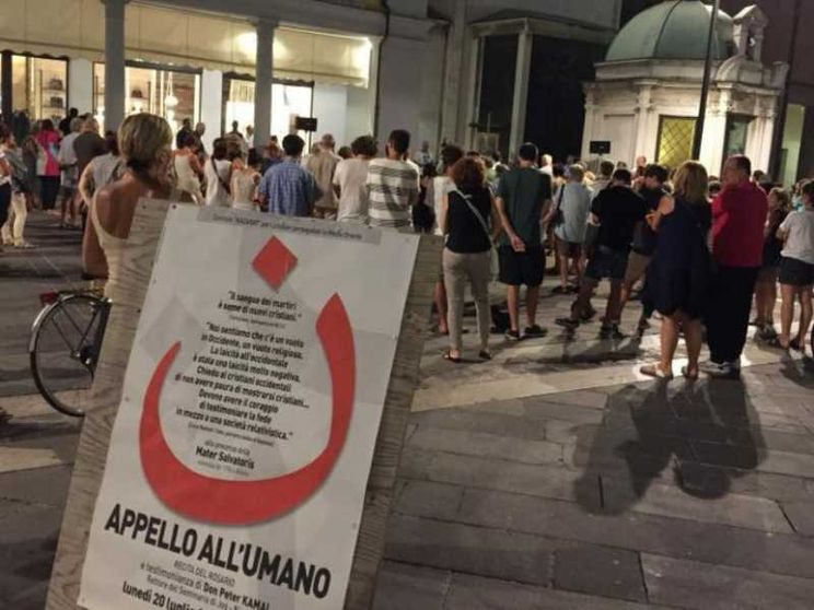 Da 10 anni con la forza del Rosario in aiuto dei cristiani perseguitati