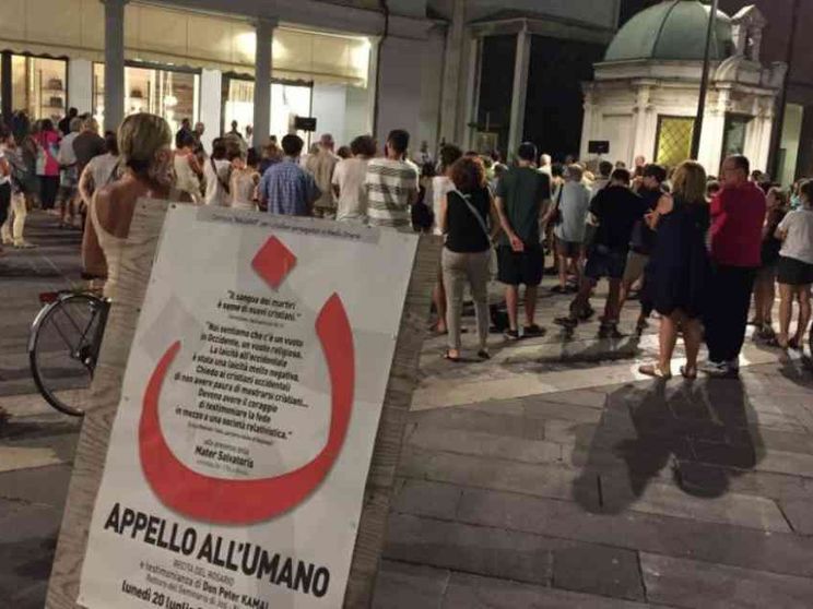 Da 10 anni con la forza del Rosario in aiuto dei cristiani perseguitati