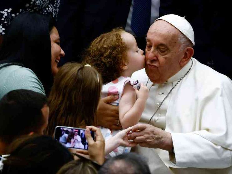 Il Papa: è dalle tasche che il diavolo entra nella nostra vita