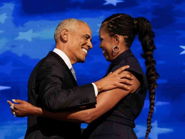 Gli Obama blindano Harris: «Yes, she can». E la campagna fa il record di incassi