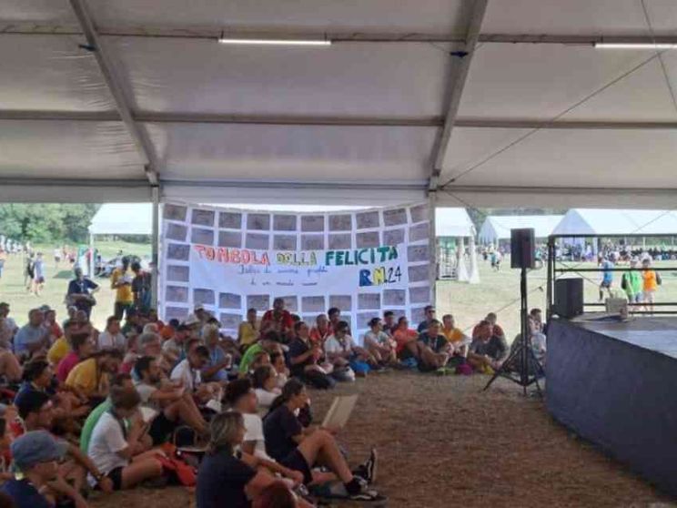 Al 20 leggerezza, al 35 fare il bene: la tombola scout della felicità