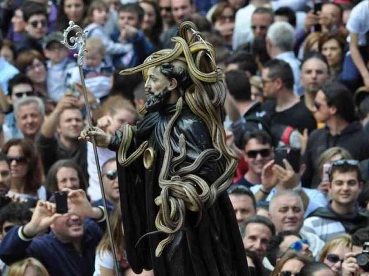 Ma il culto popolare dei santi è davvero una reliquia pagana?