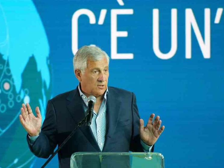 Sì, è stato un Meeting poco “politico” (e il problema è della politica)