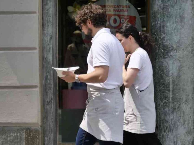 L’estate stremante dei precari: turni lunghi, paghe basse e poche tutele