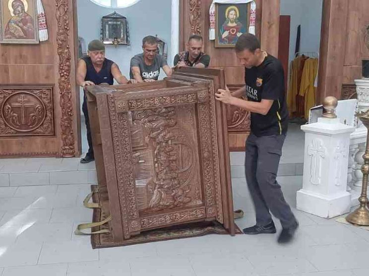 Svuotata la chiesa a Myrnohrad, la città della pace assediata dai russi