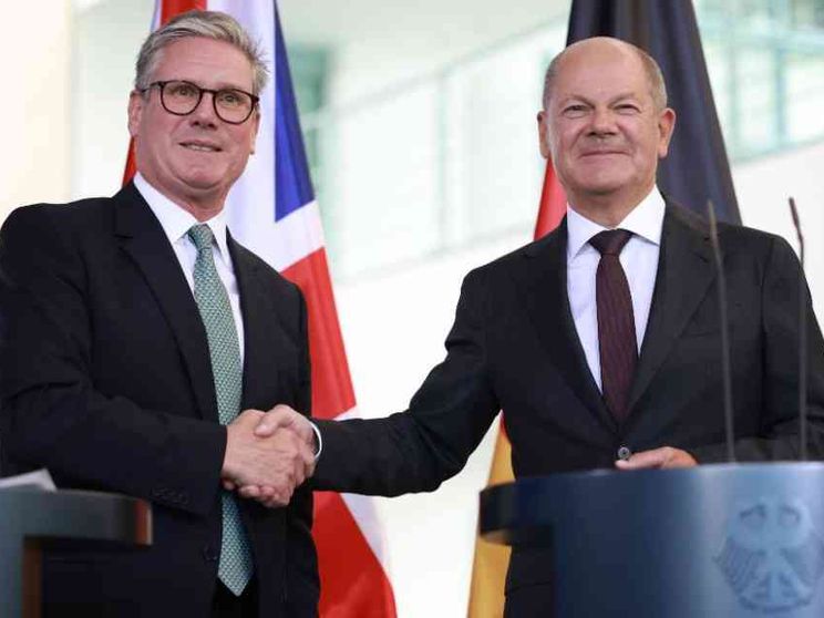 Starmer in Germania inventa la “Brexit a pezzi”