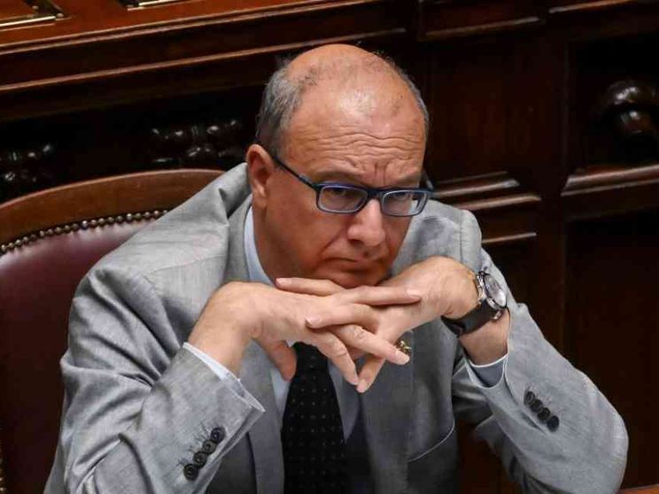 Disabili, il programma di Valditara: 30mila prof e Intelligenza artificiale