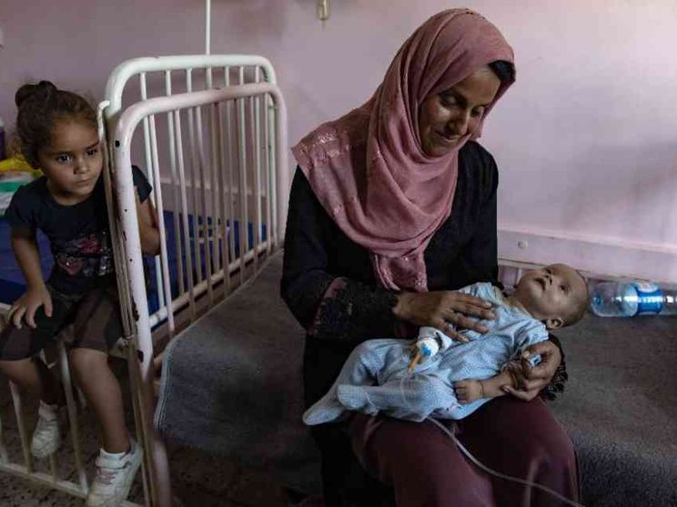 A Gaza si vaccina, in Cisgiordania bombe. Video choc sulle rapite