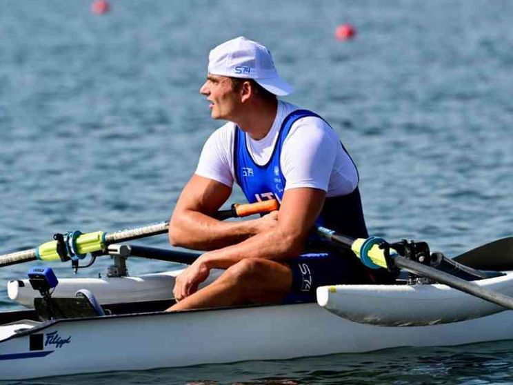 Perde la medaglia paralimpica per colpa del cellulare