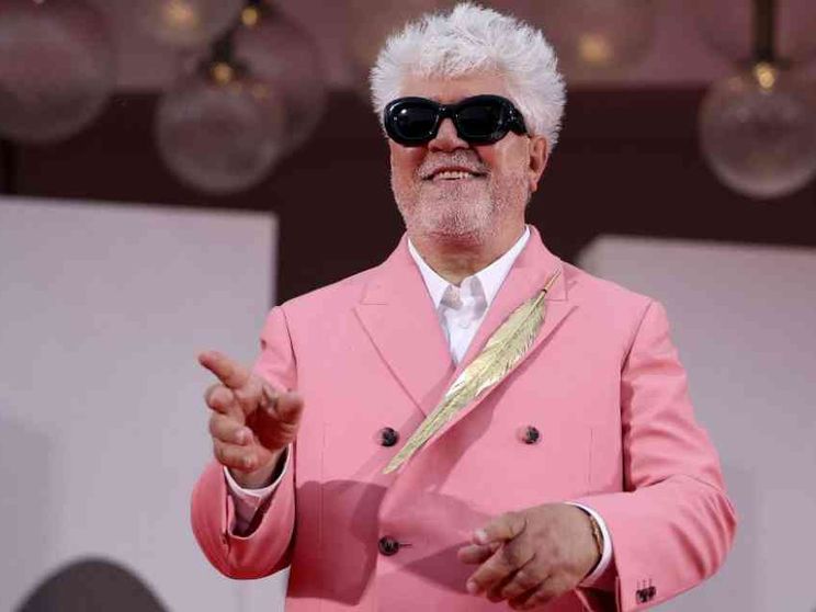 Lo spot patinato di Almodovar per l’eutanasia