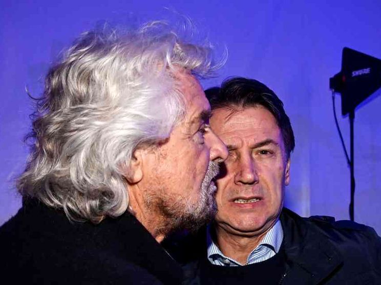 Grillo sfida Conte e chiama i militanti: dovrete scegliere tra due visioni