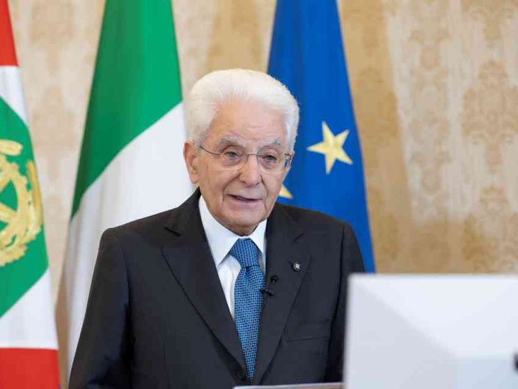 Mattarella: «Ineludibile abbattere il debito. L'Europa è incompiuta»