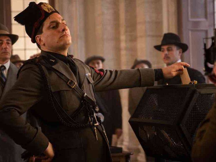 In "M - Il figlio del secolo" l'oscena, tragica seduzione del Duce