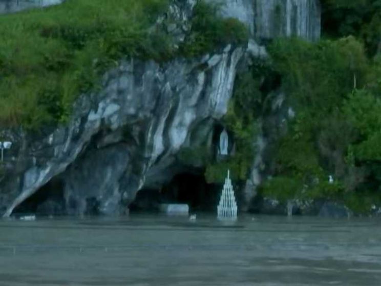 Allagato il santuario di Lourdes, chiusa la grotta