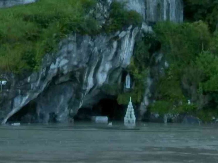 Allagato il santuario di Lourdes, chiusa la grotta