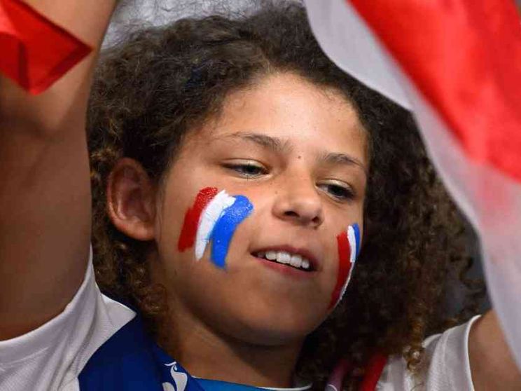 Parigi, lezioni d'inclusione sugli spalti ma non in aula