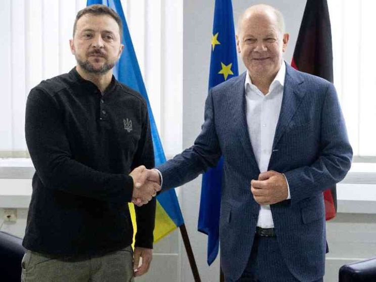 Scholz invita Mosca al vertice di pace. Bufera a Berlino e il Cremlino «frena»