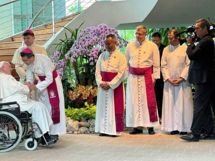 Il Papa a Singapore. La festa con i giovani a Dili