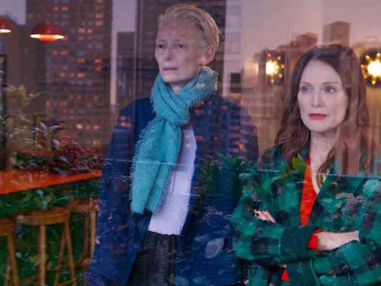 Lo spot patinato di Almodóvar che vuole parlare a Hollywood