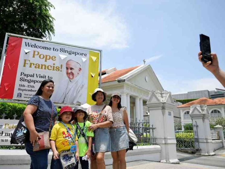 La canzone di Francesco nel regno dei Paperoni