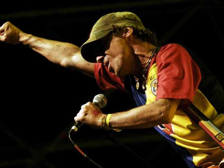 Nel suo nuovo disco Manu Chao canta la voce degli ultimi