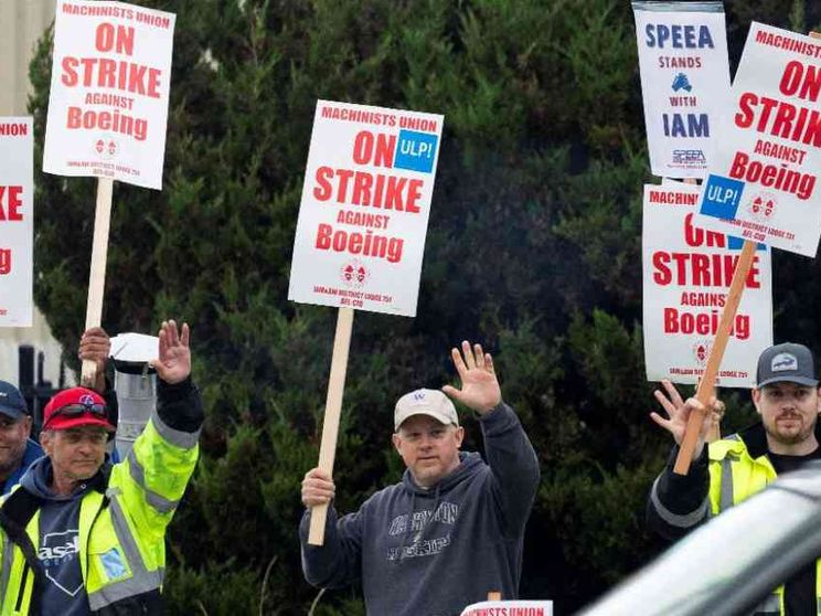 Lavoratori Boeing in sciopero dopo 16 anni: bocciato il nuovo contratto