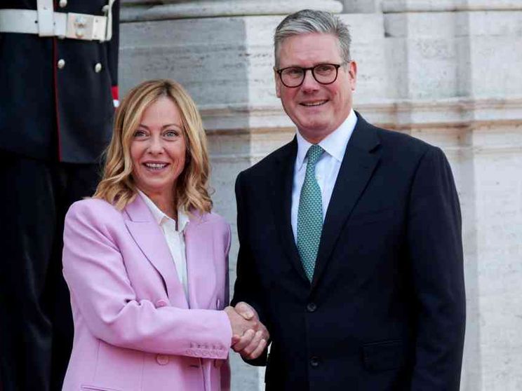 Migranti, asse tra Meloni e Starmer (che elogia i centri in Albania)