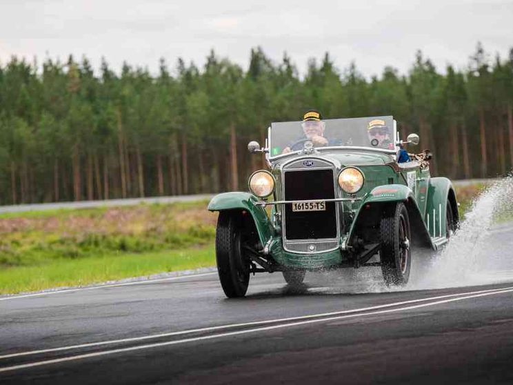 Pirelli Stella Bianca: a Capo Nord e ritorno senza cambiare le gomme