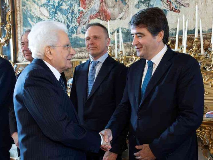 VdL cambia il nome francese, Fitto incassa il sostegno del Quirinale