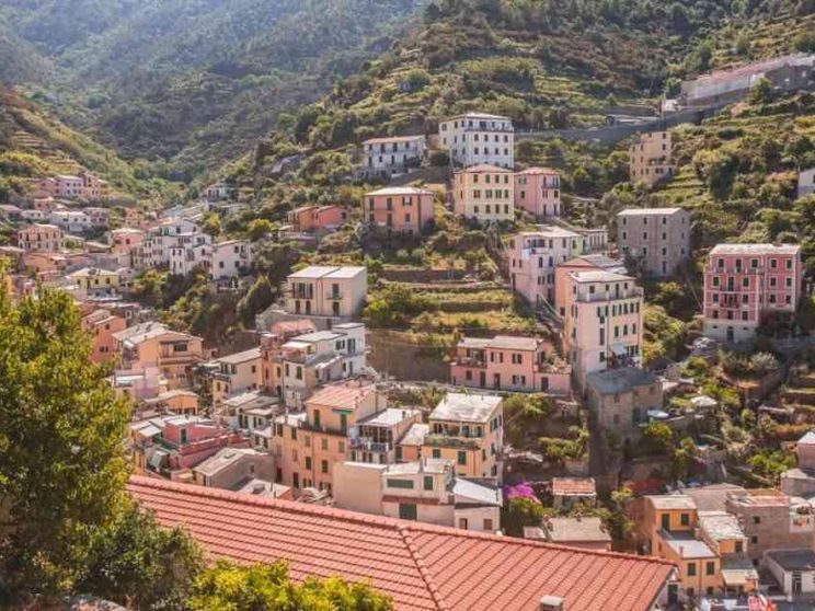 Nelle Cinque Terre rifugiati al lavoro: dalla vigna speranza e dignità