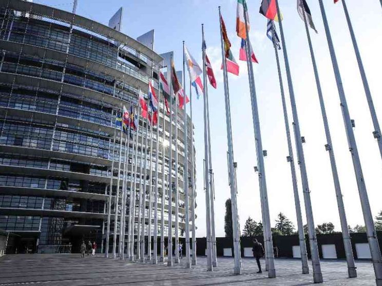 Armi senza limiti a Kiev: l'ira di Mosca, il “no” dell'Italia. E adesso?