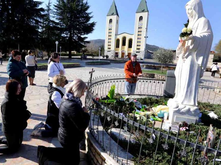 Sì del Vaticano alla devozione e ai pellegrinaggi