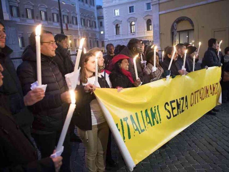 Boom di firme per il referendum sulla cittadinanza