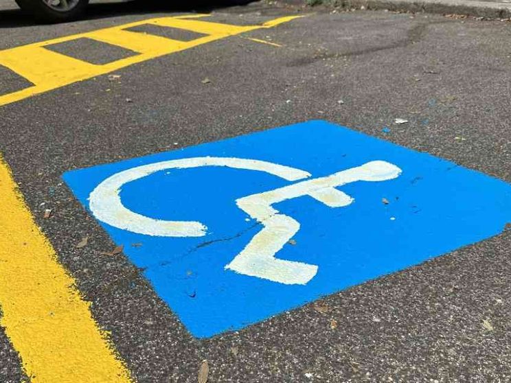 Cancellato il commissario per l’Uguaglianza. «Per i disabili un passo indietro»