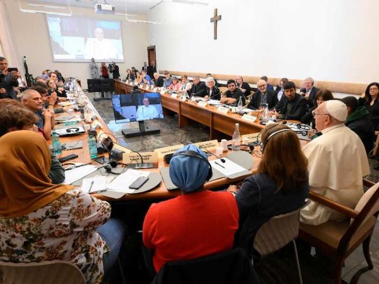Il Papa: più tasse ai milionari per aiutare poveri e ceto medio