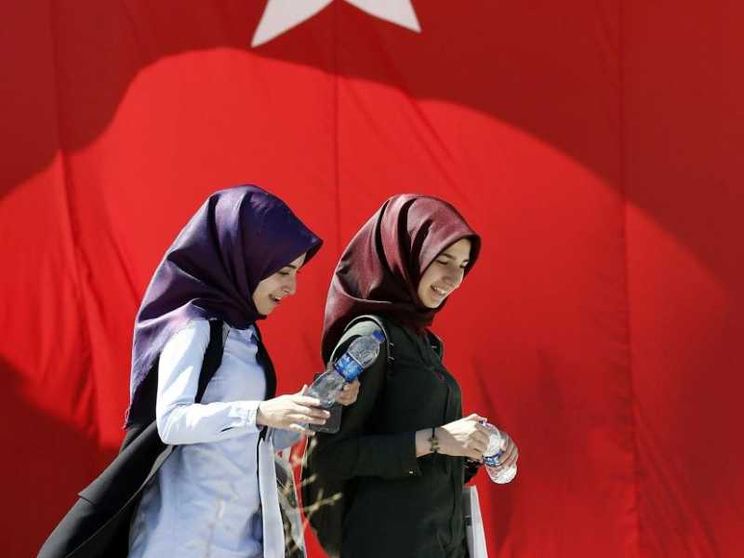 Il caso di una sposa bambina a Istanbul riapre una antica piaga